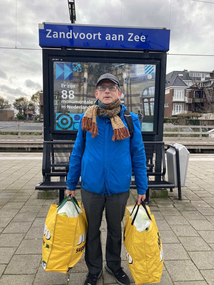CZappoz's tweet photo. Vandaag ging de peukentrip naar @Juttersgeluk die via De Groene Lobby contact met me op hadden genomen, dat ze van de Beach Cleanups nog ruim 40.000 #sigarettenfilters bewaard hadden voor het kunstwerk. 

#nocigarettefilterplease
#plasticpeukmeuk
#nofilterplease
#plasticbuttsmut https://t.co/Im6hr0JPOL