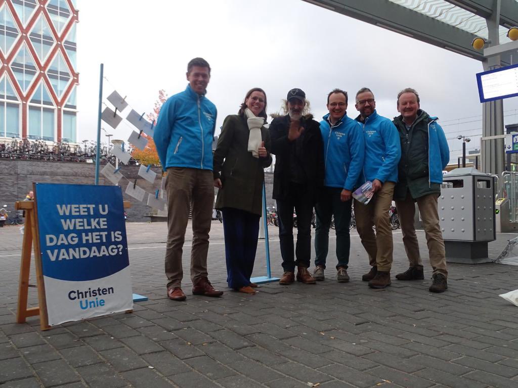 RMarkerink's tweet photo. Dankdag voor gewas en arbeid. Een moment om terug te kijken met elkaar. Vanmiddag met @CUGouda met mensen hier over gesproken en zo een gebedsmuur van allerlei onderwerpen. Ter afsluiting kwam Mirjam Bikken ook even langs https://t.co/otXpDF956n