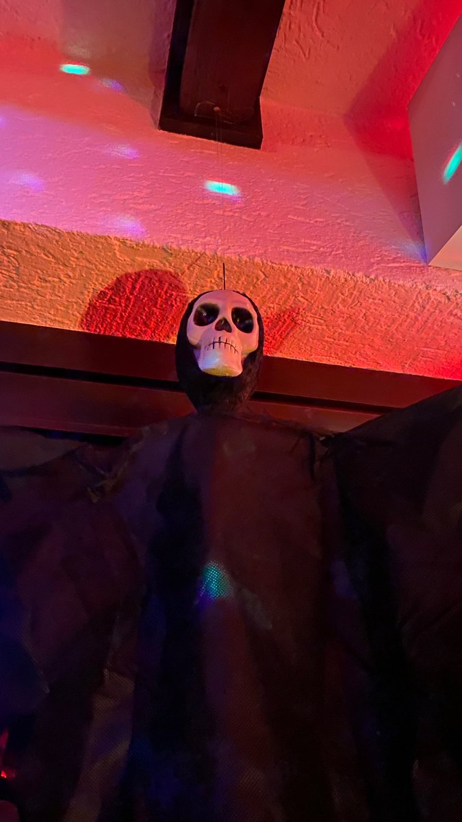 Ganzen Tag Kopfschmerzen, dank dem vielem Alkohol letzte Nacht 😵‍💫 lernt aus meinen Fehlern und lasst den Alkohol weg 🙈 😂