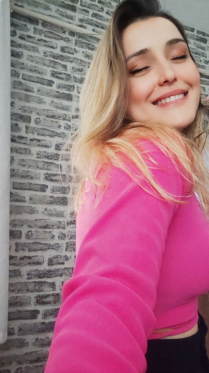 CokanGamze's tweet photo. Nede Güzelim Pembeler İçinde 💕💐 https://t.co/8VOrWjaMAm