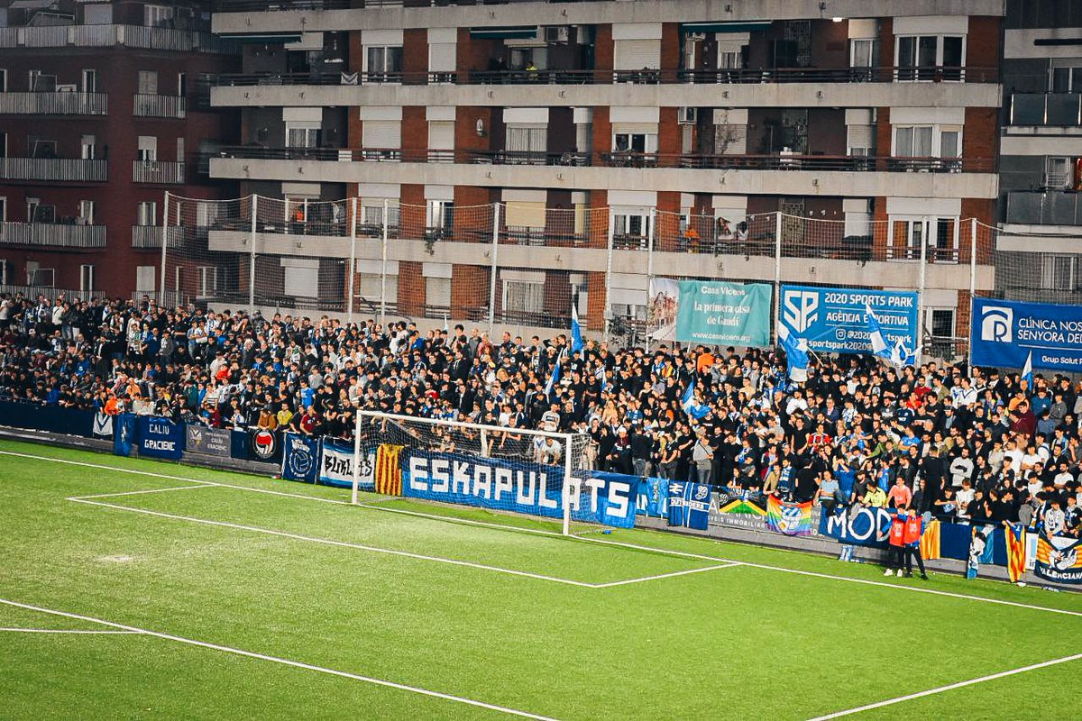 Europeistes, entre tots i totes heu signat la millor entrada de la història del Nou Sardenya!!! 🫶🏼

Rècord de 4.032 espectadors! 😍

Sou la millor afició del món!!! 🤙🏼🤙🏼🤙🏼

#futbolcat #ViladeGràcia #SagradaFamília #CopaDelRey
