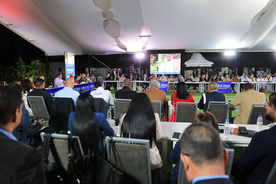 📢¡𝐀𝐬í 𝐥𝐨 𝐃𝐢𝐣𝐨!🇻🇪
Pdte. <a href="/NicolasMaduro/">Nicolás Maduro</a>: Del 6 de noviembre al viernes 1° de diciembre el pueblo de Venezuela se va a las calles, en movilización consciente, organizada y participativa para prepararse para una decisión histórica y trascendental
#ArrancóLaRumbaDeLaNavidad