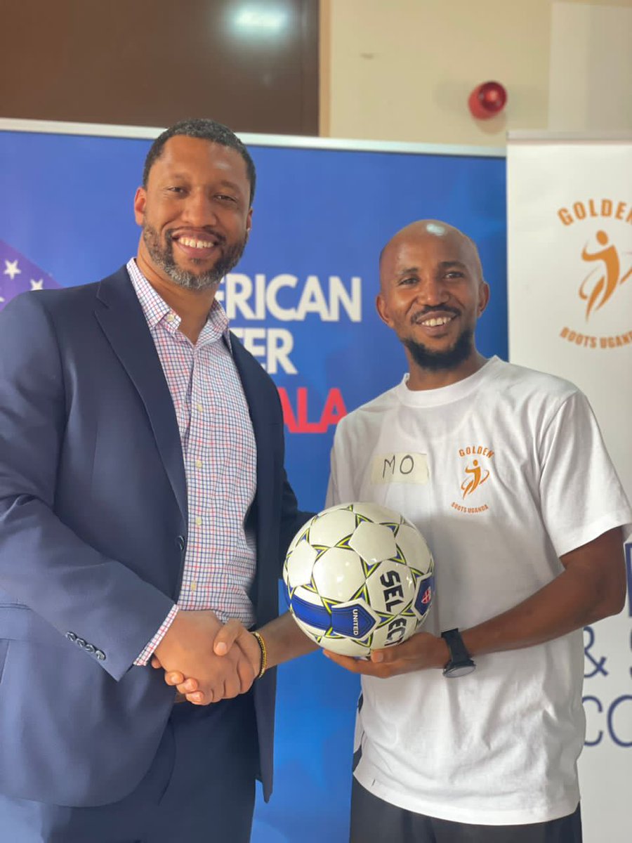GoldenBootsUg's tweet photo. Delightful moments of the Guest speaker and @Mo_Kisirisa Great team right there!
Inciteful, Educative and Exemplary individuals with love for sports as avenues for peace! 
#PeaceNotWar #peaceispossible #socialcohesion #footballforpeace #gokdenbootsug #sports #NGO #activityupdate https://t.co/52r3TlMDcH