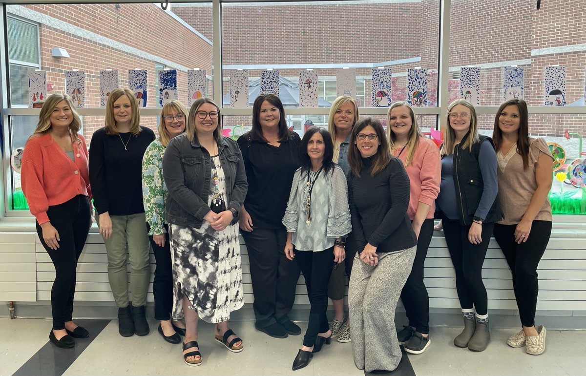 SSTRegion12's tweet photo. 📷SST Region 12 congratulates Toronto Elementary School for earning their first Bronze Award from the Ohio PBIS Network for implementing Positive Behavior Interventions and Supports!!  📷

@OHPBIS https://t.co/k6W1xQkGok