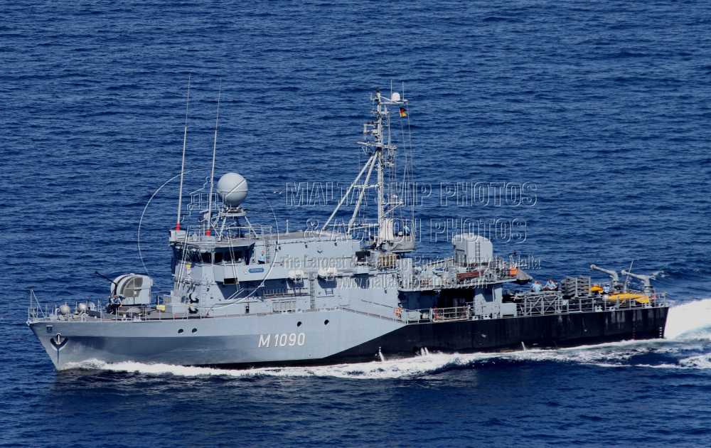Shipguru's tweet image. #Bundesmarine (#GermanNavy) #EnsdorfClass #minesweeper #M1090 #FGS_PEGNITZ #underway #offshoreMalta - 21.02.2010 - maltashipphotos.com - NO PHOTOS can be used or manipulated without our permission @bundeswehrInfo @WarshipCam @WarshipPorn @WarshipsIFR @warshipworld