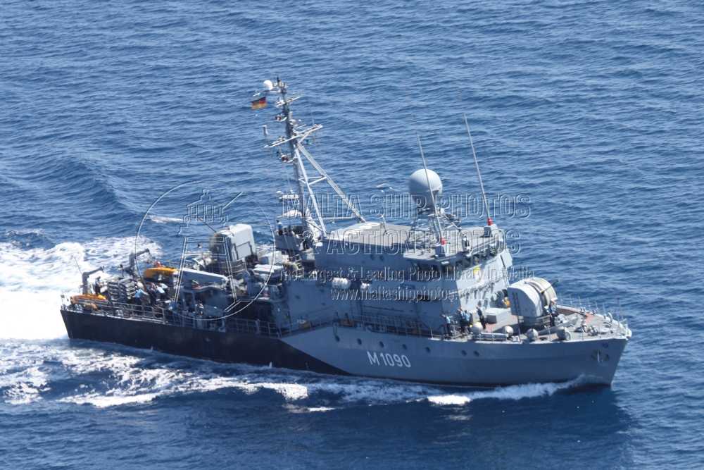 Shipguru's tweet image. #Bundesmarine (#GermanNavy) #EnsdorfClass #minesweeper #M1090 #FGS_PEGNITZ #underway #offshoreMalta - 21.02.2010 - maltashipphotos.com - NO PHOTOS can be used or manipulated without our permission @bundeswehrInfo @WarshipCam @WarshipPorn @WarshipsIFR @warshipworld