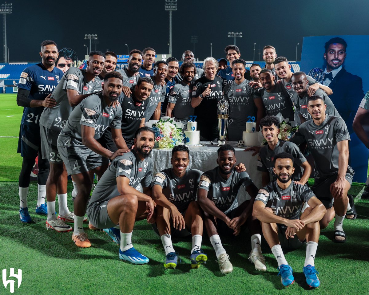 Alhilal_FC's tweet photo. 📸 ليلة الاحتفاء في #سالم_الدوسري و #ياسين_بونو 💙🫶🏻 https://t.co/tODL7xzaJ3