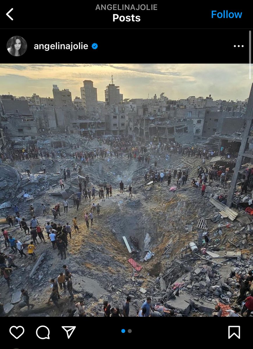 قبل قليل🚨🚨🚨🚨🚨🚨🚨🚨🚨

الفنانة الأمريكية أنجلينا جولي تدافع عن الفلسطينيين، ونشرت على صفحتها على إنستغرام صورة من الدمار في غزة وقالت: غزة كانت سجنا منذ ما يقرب من عقدين من الزمن، وسرعان ما أصبحت مقبرة جماعية، و40% من القتلى أطفال أبرياء، ائلات بأكملها تُقتل، بينما يراقب