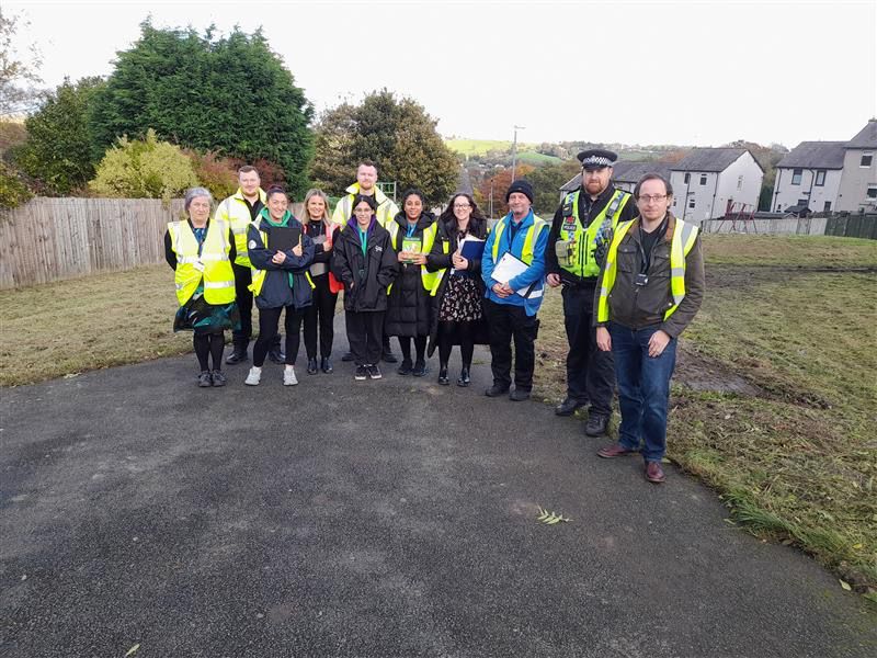 CMBC_CPT's tweet photo. Great result from our teams &amp; @WestYorksPolice officers who came together to clear the Smith House Park area Brighouse &amp; engage with the local residents on waste management, fly tipping &amp; Antisocial behaviour - see comments for more before &amp; afters #DaysofActionCdale @Calderdale https://t.co/Q9rA6hGxcz