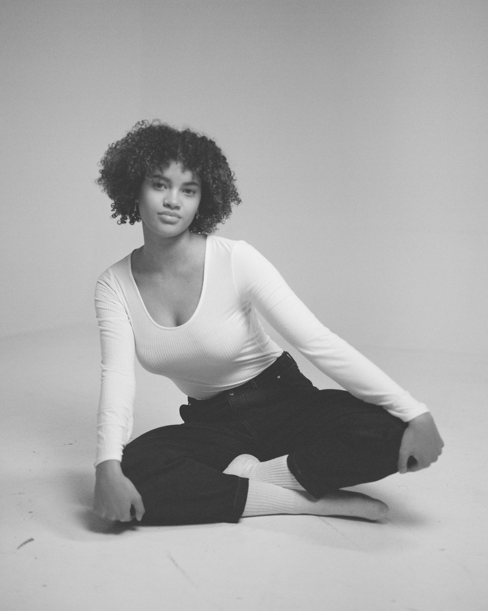 thomasfrancius's tweet photo. first time shooting in a studio with Malya ✨ https://t.co/sjshVVOUUF