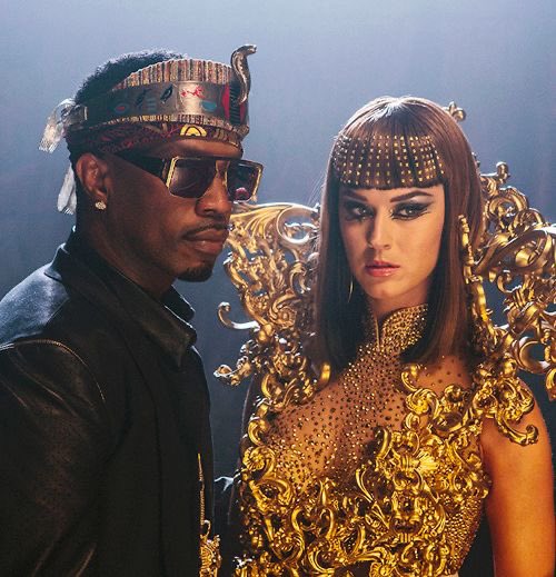 “Dark Horse” received 1,093,611 streams on Spotify yesterday.