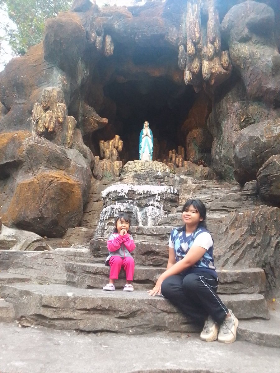 liaholyolala's tweet photo. Ibumu yg ini, walau tak terlihat tapi akan sllu ada utk kalian. Ktika tangan ibumu di dunia yg bis mengenggam kalian, tp tangan Ibu mu yg ini akan sllu ada di manapun kalian berada
#GoaMaria
#SRK
#BulanMaria
2023 https://t.co/ZYi8ymiasb