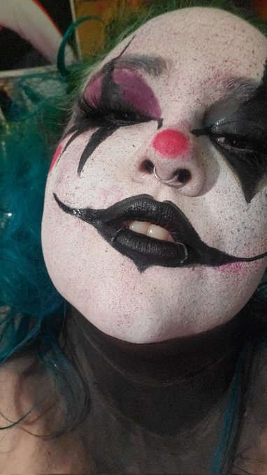 Heard yall like clown girls https://t.co/VQ0WTscXs0