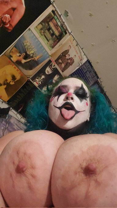 Heard yall like clown girls https://t.co/VQ0WTscXs0