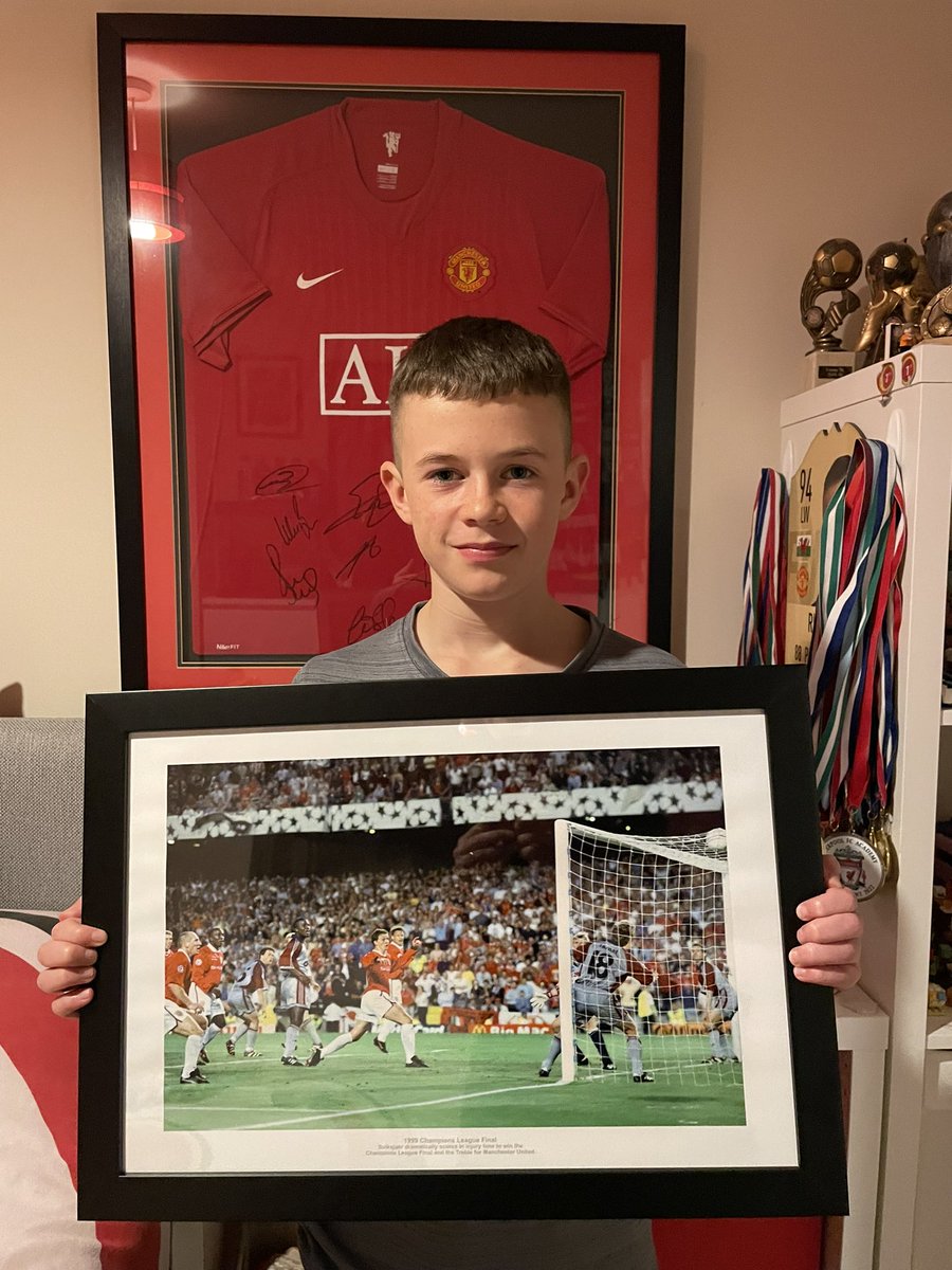 Mark Richards (@markrichardsdsw) on Twitter photo Great few days with the family at Alton Towers, an ideal way to mark my 40th. Nice to switch off & focus on what’s really important.
<a href="/NatRichards87/">Natalie Richards</a>, Aron & Elin also found the perfect present; my favourite ever football moment captured amazingly #AndSolskjaerHasWonIt 🎂🎃🇾🇪👌🏼🎢 Great few days with the family at Alton Towers, an ideal way to mark my 40th. Nice to switch off & focus on what’s really important.
<a href="/NatRichards87/">Natalie Richards</a>, Aron & Elin also found the perfect present; my favourite ever football moment captured amazingly #AndSolskjaerHasWonIt 🎂🎃🇾🇪👌🏼🎢