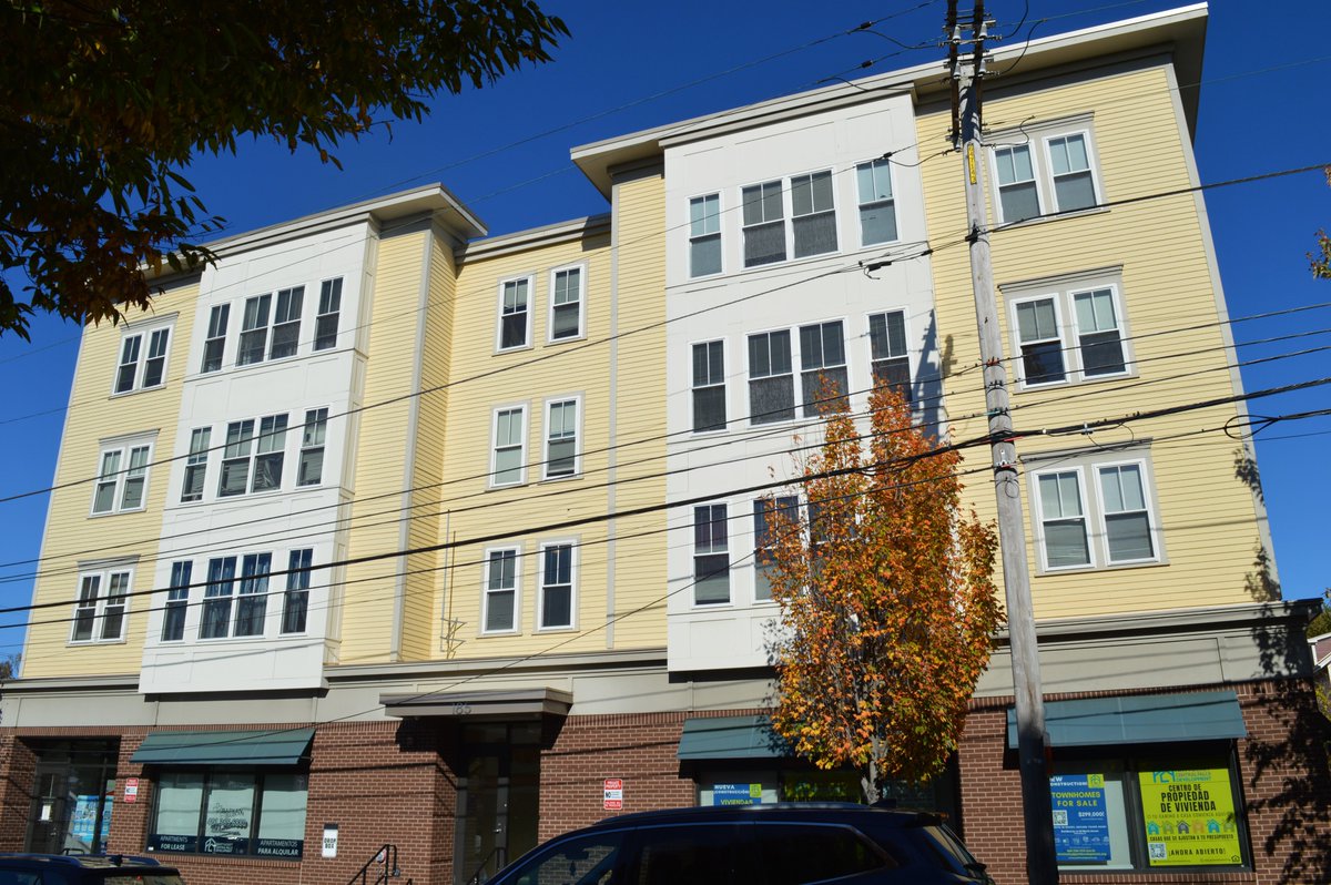 HousingNetwrkRI's tweet image. Exploring #TransitOrientedDevelopment near the new Pawtucket/Central Falls train station alongside @PCF_Development @hwri and @SwearerCenter