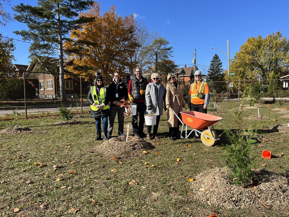 matessich's tweet image. We did it!!! Thanks to Emma @SustainableWat,  @N8ureNate, @Ev_Giannopoulos, @Carla_Johnson, @kwoodck and the parent volunteers who helped with planting our micro forest! The kids loved being outdoors, learning about trees and making a difference in their community! @wrdsb