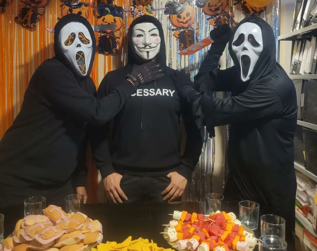 ContabauditPeru's tweet photo. 🎃💚🎃✨Momentos inolvidables con el team 💚CONTABAUDIT💚

¿Quién es tu contador favorito?😅🤭😌🎃💚🎃

#halloween #soycontabaudit #contabilidad #contabaudit #estudiocontable #octubre #disfraz #alegria #diversion https://t.co/YFKohiNHmW