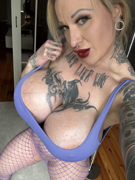 Perfect size top 😉 https://t.co/Any5AZkeF9<a href="/tag/blonde"class="tags"><span>#blonde</span></a><a href="/tag/redlips"class="tags"><span>#redlips</span></a><a href="/tag/bluedress"class="tags"><span>#bluedress</span></a><a href="/tag/hotmom"class="tags"><span>#hotmom</span></a><a href="/tag/inkedmom"class="tags"><span>#inkedmom</span></a>