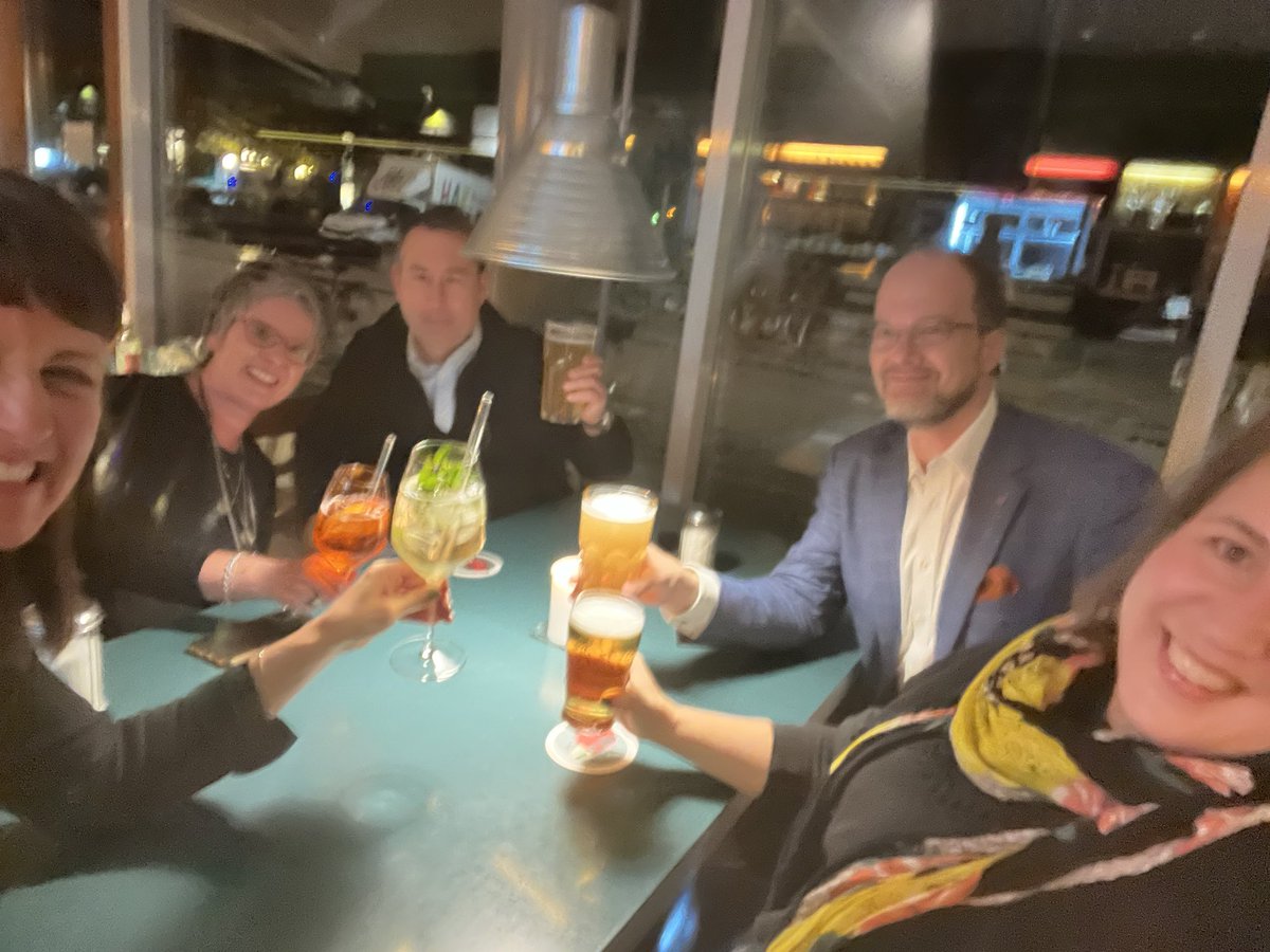 Bluesky invite anybody please? 
… asking for me &amp; a friend :-) 

Cc <a href="/schwarzd/">Daniel Schwarz</a> <a href="/Textonia/">Textonia</a> <a href="/mme_ptitcouteau/">Mme Ptitcouteau</a> <a href="/comboeuf/">Patrick Comboeuf (he/him)</a> 

P.S. #10JahreSBBsanté ✨