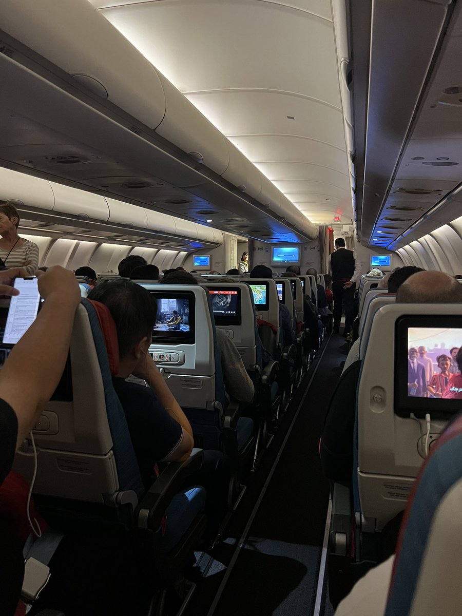 Adham_Ragab's tweet photo. #Turkishairlines more than an hour waiting inside the plane to take off from Barcelona to Istanbul, system is still down for more than 5 hours.
Definitely missed my connection 😒 https://t.co/bHWGFQDLRd