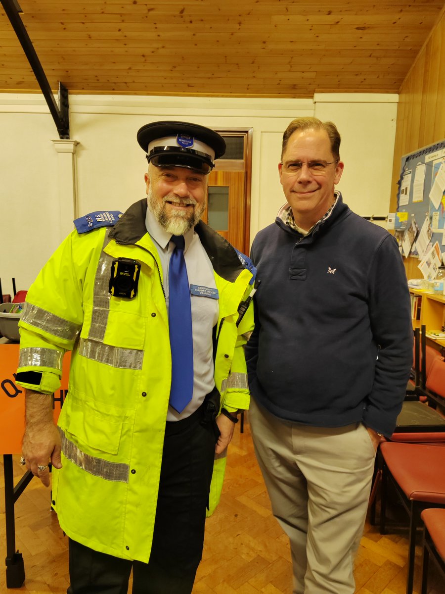 MPSSuttonSouthE's tweet photo. Carshalton South &amp; Clockhouse SNT met with the Pastor and residents at Stanley Road Methodist Church for their Autumn Fair. https://t.co/ITWFLdJ7di
