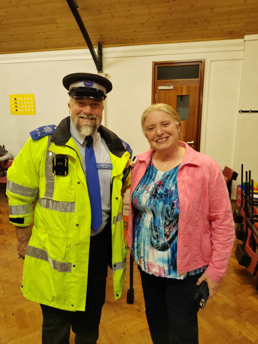 Carshalton South &amp; Clockhouse SNT met with the Pastor and residents at Stanley Road Methodist Church for their Autumn Fair.