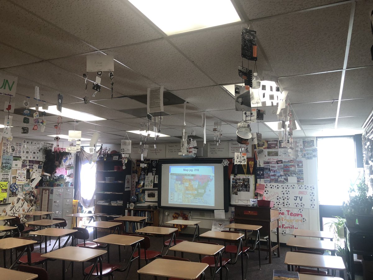 TheHanzels's tweet photo. Psychology students have been studying the anatomy &amp; functions of the Brain. For their summative assessment they were tasked with creating their own Brain Mobile PBL. 
I’d say they nailed it! 💯🧠 #weare409 #ahsphoenix #TogetherWeRise #visiblelearning https://t.co/ogzBh8MDlQ