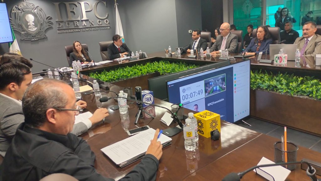David_ArambulaQ's tweet photo. Hoy el Consejo General del @IEPCDurango declaró el inicio del PEC  2023-2024. En él se renovará la Presidencia de la República, el Congreso de la Union y el Congreso del Estado. De la mano del @INEMexico trabajaremos para garantizar el voto de las y los duranguense. https://t.co/3HpVaoexPQ