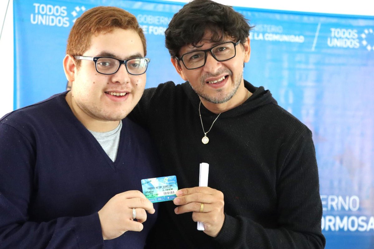 ChiquiNavarroOK's tweet image. FORMOSA | En el mes de la inclusión y gracias al trabajo coordinado entre la dirección de Discapacidad y el Plan Provincial Alimentario, la ministra #GloriaGiménez entregó nuevas tarjetas #Nutrir a los asistentes del Centro Ocupacional Inclusivo.