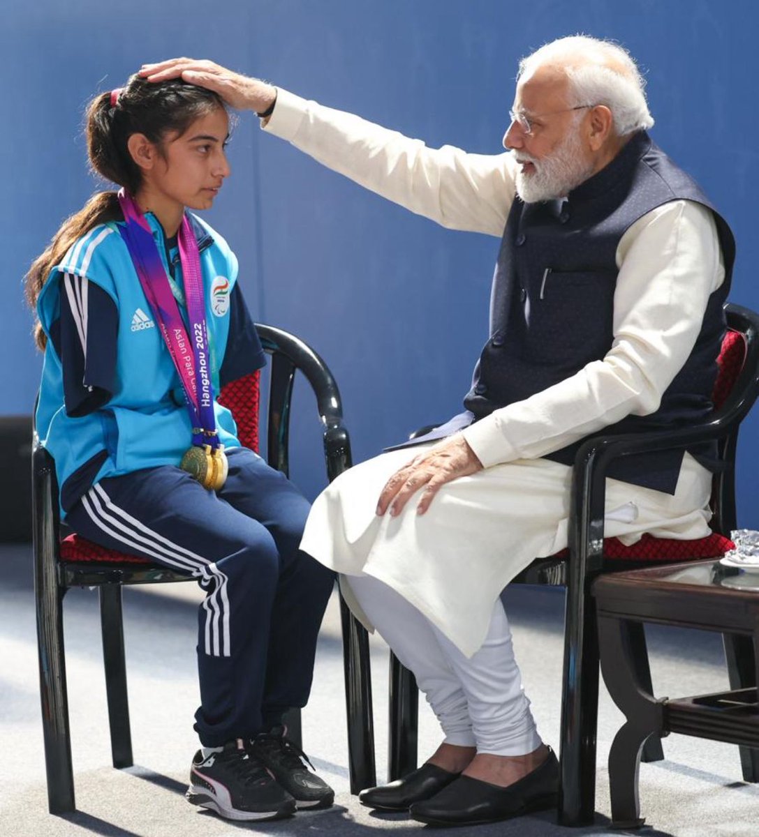 Dilsekishtwar's tweet photo. A picture that inspire generations of Kishtwar and whole nation 🇮🇳
#Sheetal https://t.co/VJXHWYzi23