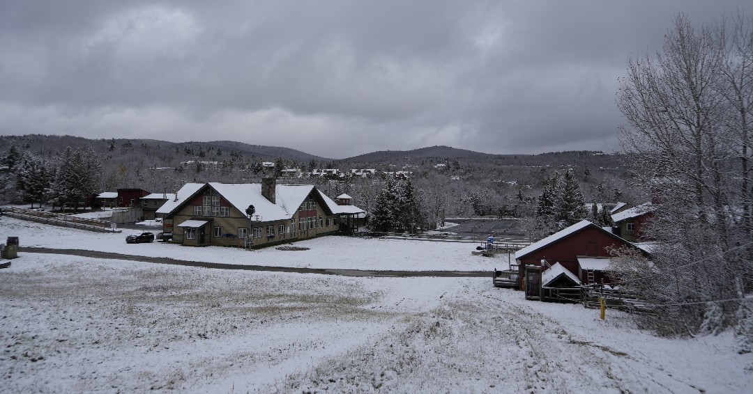 mountsnow's tweet photo. November brought us snow and we're here for it! ❄️ 🙌
#WeLoveSnow https://t.co/DX3tjaSkhM