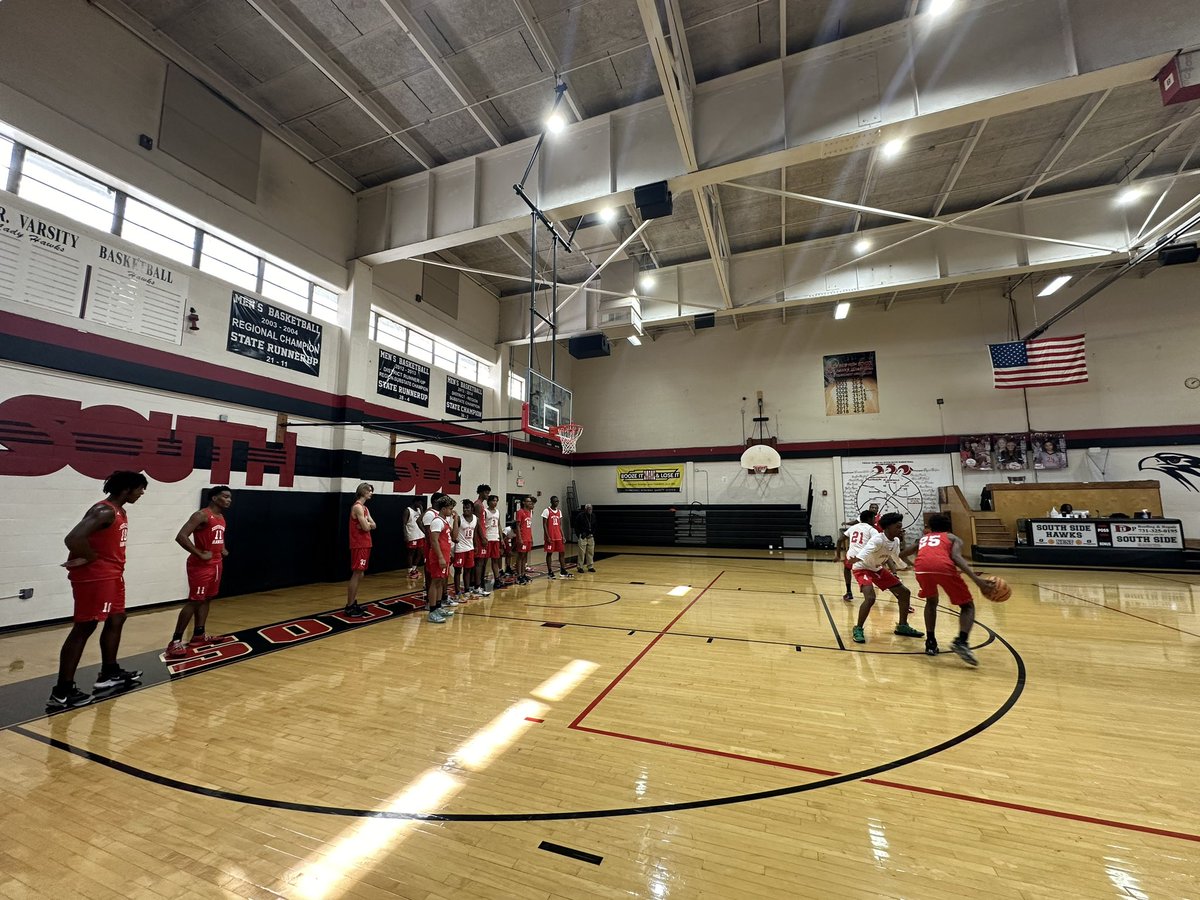 JmcssA's tweet photo. SSHS - #HawkNation 
The hawks are getting prepared for the upcoming basketball season. @SSHSHawks #ItsAGreatDayToBeAHawk❤️🏀 https://t.co/YhNiSvSfau
