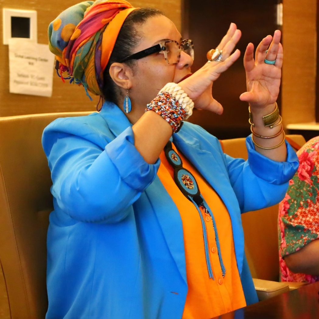 Emanuelle_Aduni's tweet image. Um dia bonito na @bennett_college com jovens negras no diálogo em Diaspora apresentando nossa perspectiva de luta, resistência e epistemiologias da justiça reprodutiva no Brasil desde de antes do conceito. Estamos sempre na vanguarda. #justiçareproduiva #MulheresNegras