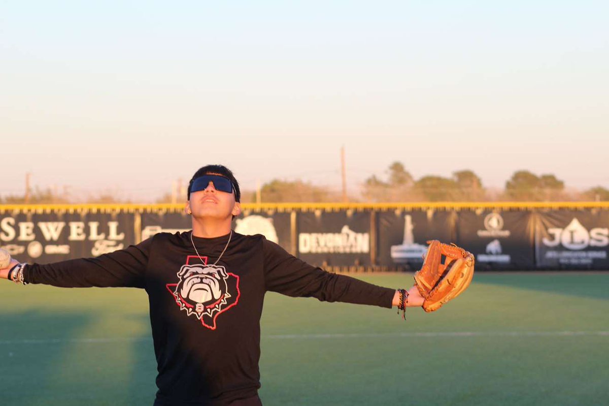 Dacian Salinas when it starts raining 🍆dicks🍆