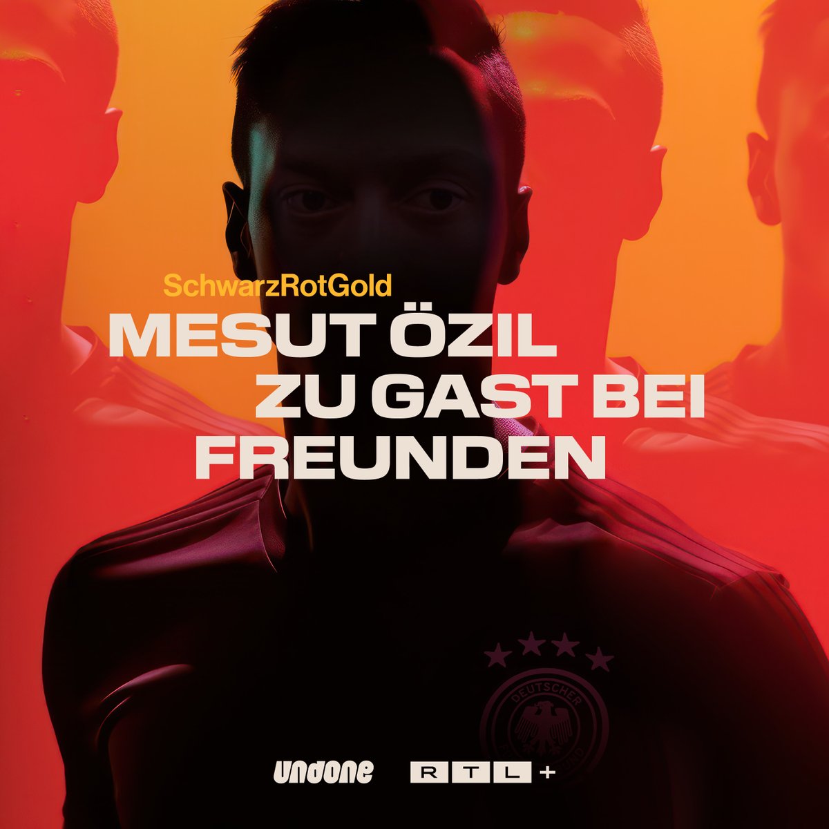 Unser neuer Podcast! In »SchwarzRotGold: Mesut Özil zu Gast bei Freunden« erzählen wir in 8 Episoden vom kometenhaften Aufstieg &amp; abrupten Fall eines deutschen Ausnahmetalents. Hört den Trailer jetzt &amp; abonniert überall, wo es Podcasts gibt. Start: Donnerstag, 9.11.23.
