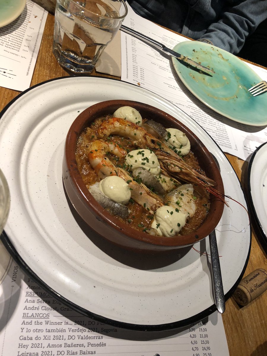Dario_Galindo's tweet photo. Comida en Tatema con amigos, un gran rato de risas y amor incondicional, gente que tengo cerca desde que tengo uso de razón, mi mayor orgullo. Brócoli y arroz de mar, regados con este rico vino del Ródano. https://t.co/4BuIZv0wva