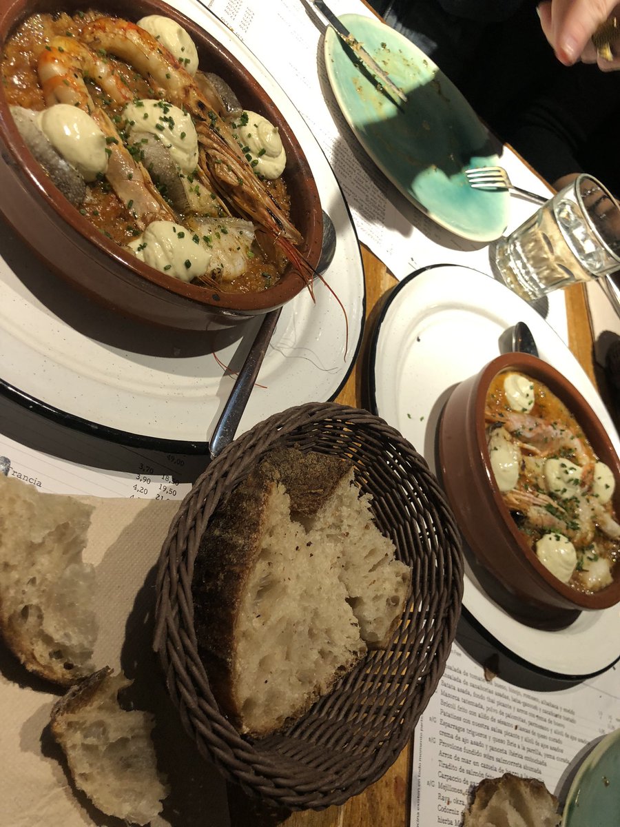 Dario_Galindo's tweet photo. Comida en Tatema con amigos, un gran rato de risas y amor incondicional, gente que tengo cerca desde que tengo uso de razón, mi mayor orgullo. Brócoli y arroz de mar, regados con este rico vino del Ródano. https://t.co/4BuIZv0wva
