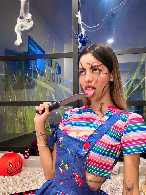 Noches De Terror Con La Kimmikka 😈👹🔥🎃👻 #Halloween #chucky https://t.co/1dr1P0gtHW<a href="/tag/halloween"class="tags">#Halloween</a><a href="/tag/chucky"class="tags"><span>#chucky</span></a>