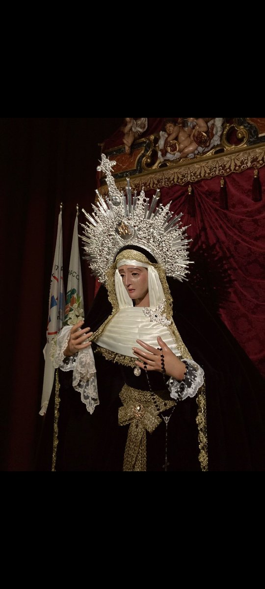 Nuestra Señora de la Salud ya se encuentra vestida de luto para la Festividad de Todos los Santos y los Fieles Difuntos, ataviada por D. Javier Rodríguez.