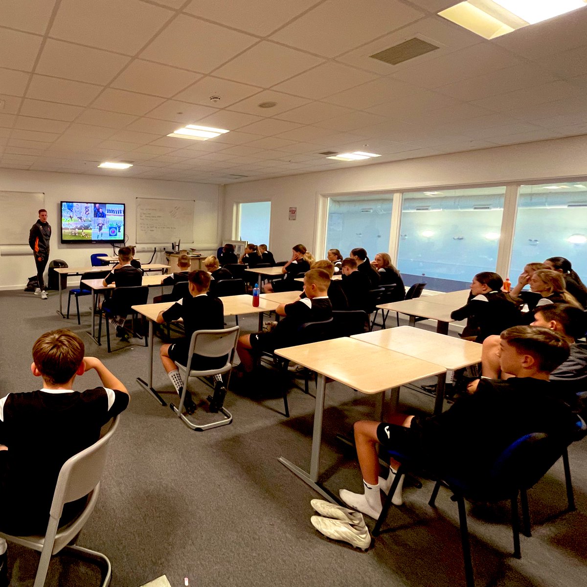 💙A huge thank you to Lewis from Rangers for his delivery this afternoon.

⚽️S2 School of Football players left the session feeling motivated &amp; inspired to be the best versions of themselves.

👏🏻”Football will provide you with lots of opportunities grab as many as you can”.