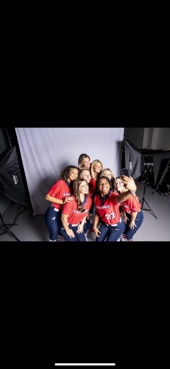 joi_hubbard23's tweet photo. I had so much fun on my official visit the past weekend! I was so glad to be back on campus, bond with the current team, my fellow 24’s ,and celebrate Samford’s homecoming! Next up, SIGNING DAY!!💙❤️ #GoBulldogs #AllforSam https://t.co/GZQ0SXBirm