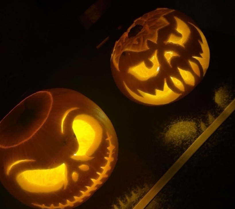 cefonline's tweet photo. Our teams got into the #HalloweenSpirit with creative costumes & pumpkin carving! They also raised money for @macmillancancer & @CDDFTNHS. Let us know which is your favourite costume!π @thewasteexperts #FancyDress #Charity #HalloweenFundraiser #WasteExperts #TeamCEF #CEFOnline https://t.co/qvKkbUy9Bi