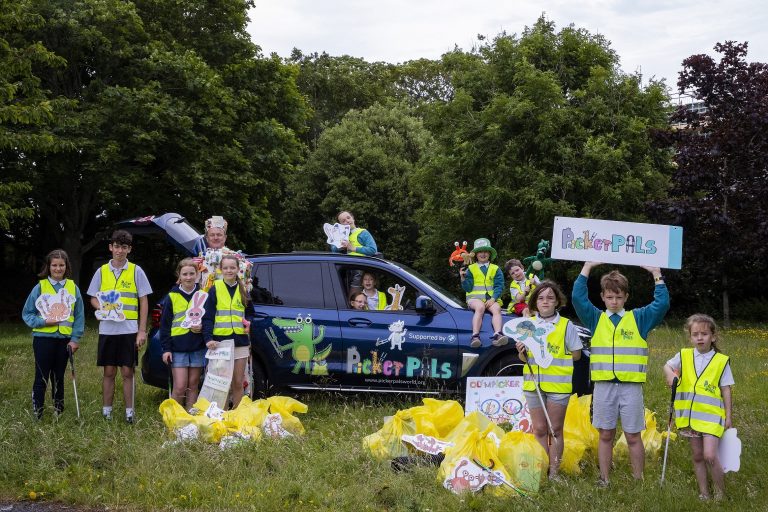 FrankKeaneBMW's tweet photo. Here at Frank Keane BMW, we're proud to support Picker Pals in driving environmental stewardship in schools across Ireland.

As part of our support, we'll provide 10 Picker Packs to local schools in 2024, with 12,000 kg of litter being removed around Ireland. 

#KeaneOnGreen https://t.co/HWKg55C2aB