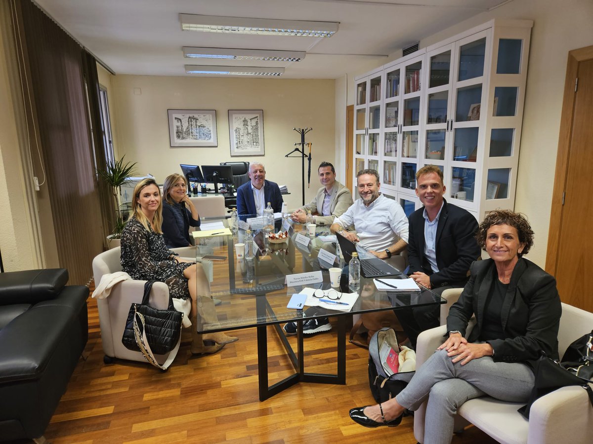 adeoicv's tweet photo. El dia 31 d'octubre ens vam reunir amb el Secretari Autonòmic d'Educació, la nostra cap de servei i el subdirector general de centres. L'Associació de Direccions hem reiterat la nostra col·laboració amb l'administració i hem demanat: https://t.co/AVdduonq37