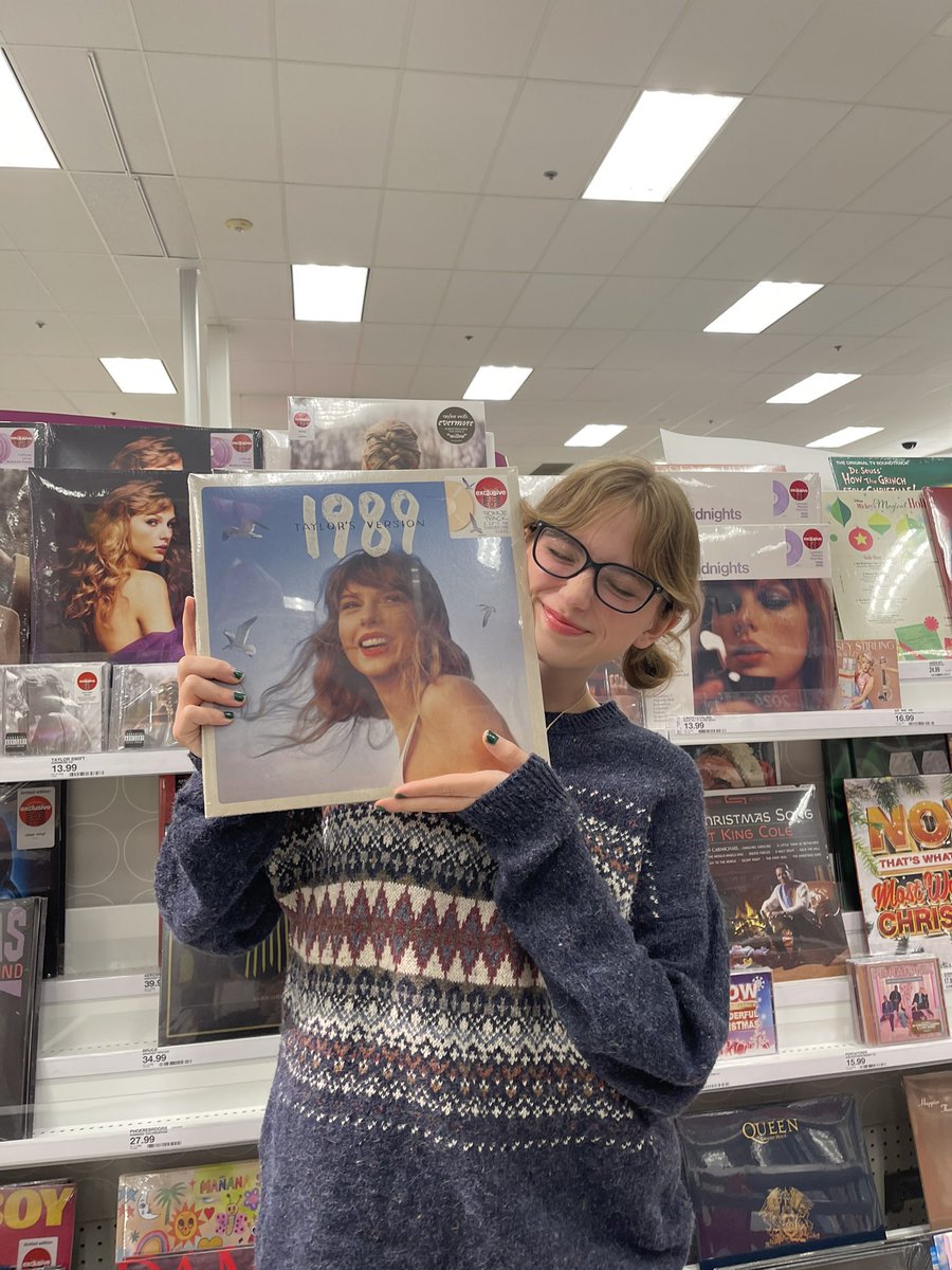 luvyoutosaturn's tweet photo. for me, it’s always u <3 #ItsANewSoundtrack #1989TaylorsVersion https://t.co/WS6enkAPDr