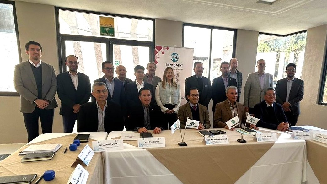 bancomext's tweet photo. En el marco de la sesión del #ConsejoConsultivo en #Hidalgo, el director general de @bancomext y @NafinOficial, @LuisAntoRamirez, destacó la importancia de aprovechar las ventajas que ofrece el #Nearshoring para el estado.

#FinanciamientoEnAcción https://t.co/vLtyZEp9n1