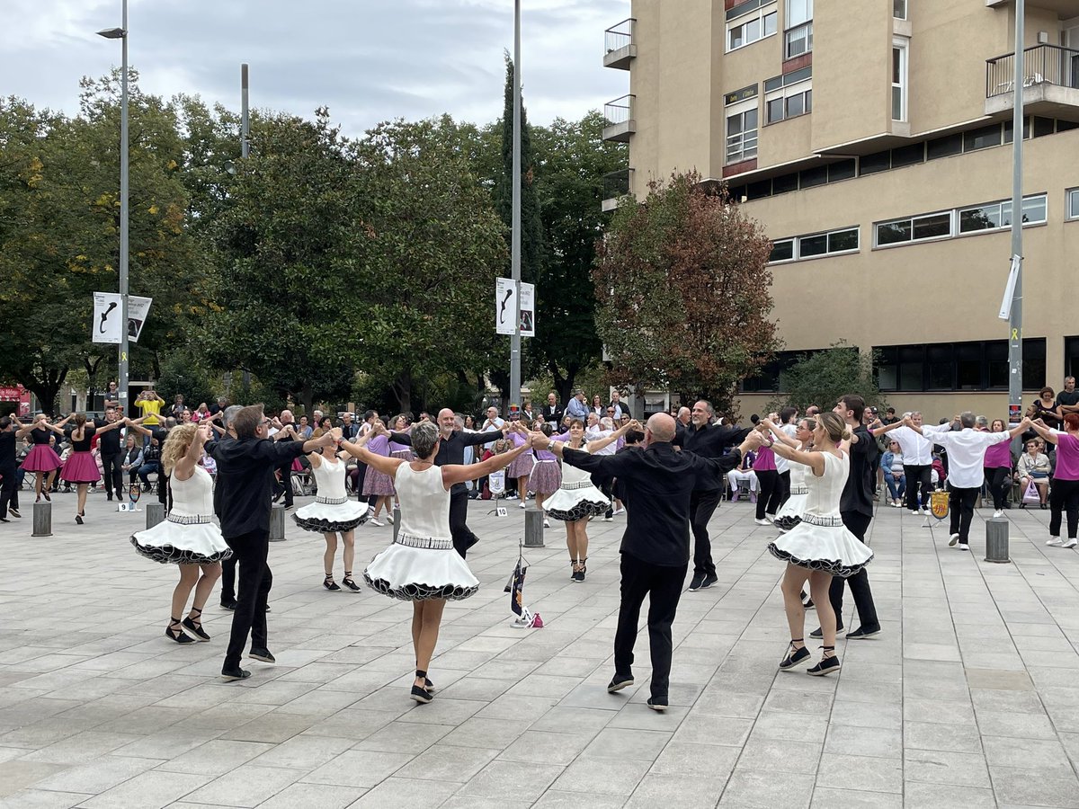 UCS1958's tweet photo. Colla Toc de Dansa, de #Tarragona campiona Veterana 2023 del Campionat de Catalunya de #sardanaesportiva després d’una emocionant final amb #sardana de desempat al concurs de #Girona Felicitats! @TarragonaDansa @Girona_Cat @cultpopular_cat @confsardanista #FiresDeGirona https://t.co/Ddhj1cii3K