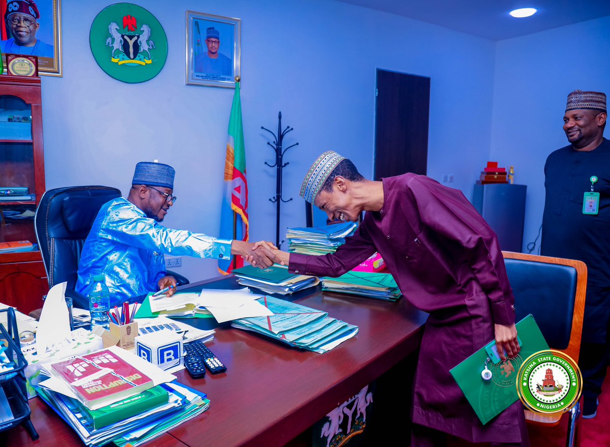 Miqdad_Jnr's tweet photo. The Executive Governor of Katsina State, Malam Dikko Umaru Radda receives Khalil Nur Khalil at his office in Katsina. Mr. Khalil was appointed as Economic Adviser to @KatsinaStateNg.
Khalil previously held the position of the Executive Secretary of the Kaduna Investment Promotion Agency (KADIPA).