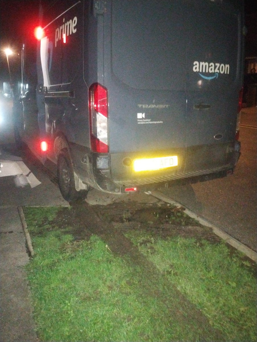 AlySmith's tweet photo. @AmazonUK your driver LD71 AFO has made a right state of this grass verge.
How do I complain? https://t.co/Z5xHZ4asLo